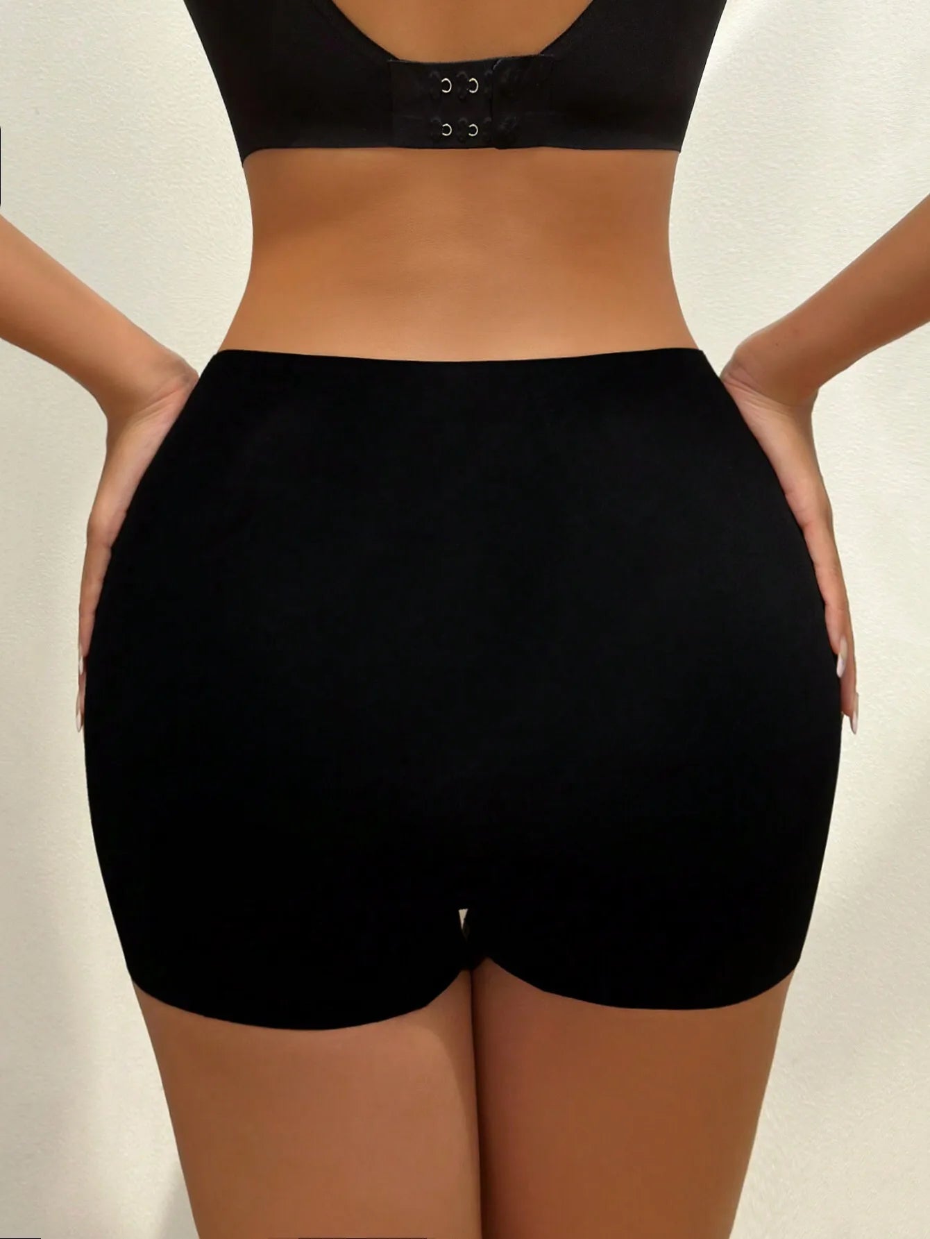 Women's Ice Silk Pants, Mid-Waist Seamless Elastic Shorts, Anti-Lighting, Anti-Roll Edge